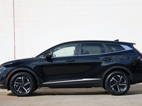Used 2024 Kia Sportage LX AWD/4WD image 41