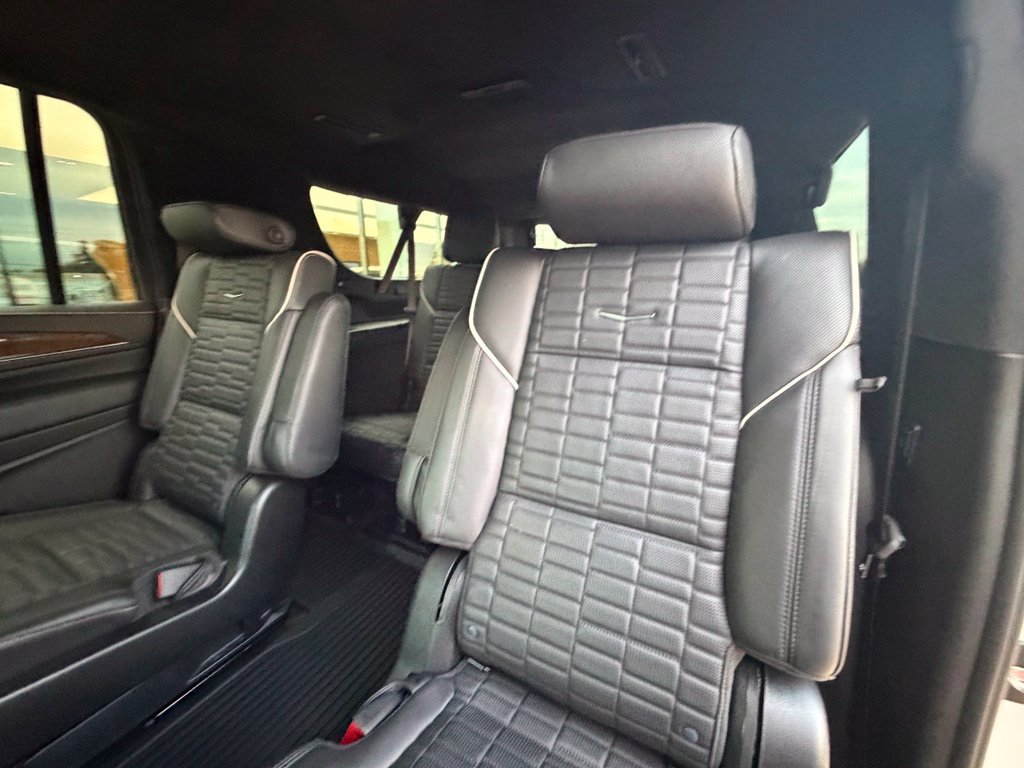 Used 2024 Cadillac Escalade ESV Sport Platinum w/ LPO, ONYX Package AWD/4WD image 16