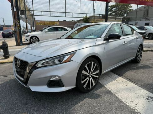 Used 2020 Nissan Altima 2.5 SR FWD image 3