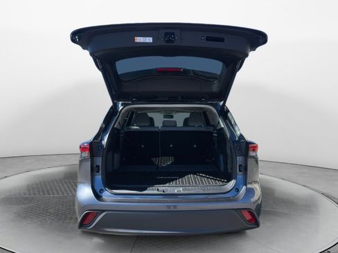 New 2025 Toyota Highlander XLE image 10