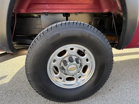 Used 2005 Chevrolet Silverado 2500 LT w/ Heavy-Duty Power Package image 31