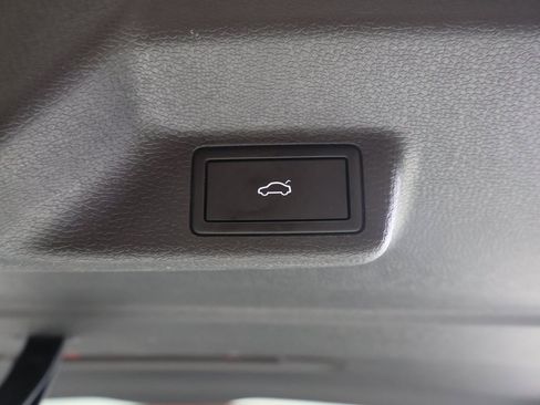 Used 2025 Volkswagen ID. Buzz 1st Edition image 19