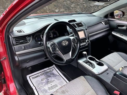 Used 2014 Toyota Camry SE FWD image 12