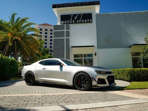 Used 2019 Chevrolet Camaro ZL1 image 1