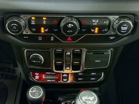 New 2025 Jeep Wrangler Unlimited Rubicon w/ Convenience Group AWD/4WD image 15