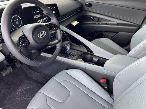New 2025 Hyundai Elantra Limited image 8