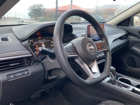 Used 2024 Nissan Altima 2.5 SV image 7