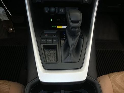 Used 2025 Toyota RAV4 LE FWD image 12