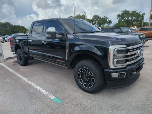 Used 2024 Ford F250 Platinum AWD/4WD image 2