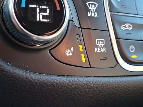 Used 2024 Chevrolet Equinox LT FWD image 30