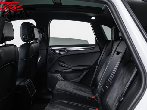 Used 2021 Porsche Macan AWD/4WD image 43