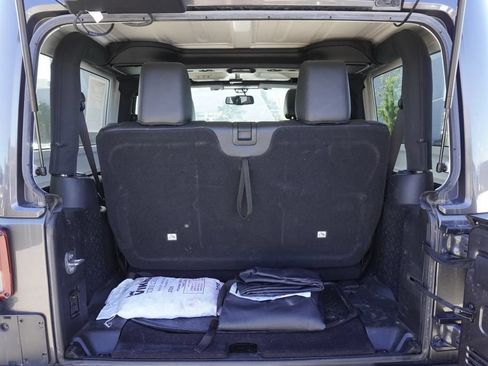 Used 2017 Jeep Wrangler Sahara AWD/4WD image 26