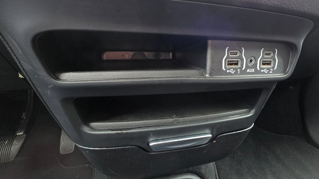 Used 2025 Chrysler Pacifica Select FWD image 44