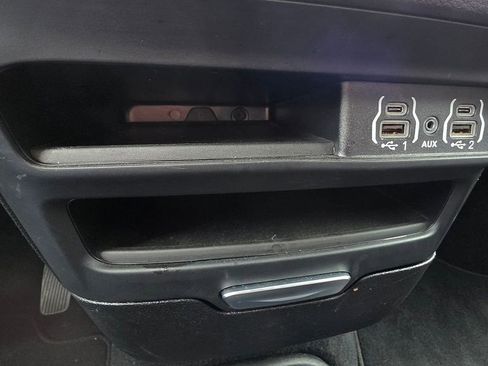 Used 2025 Chrysler Pacifica Select FWD image 44