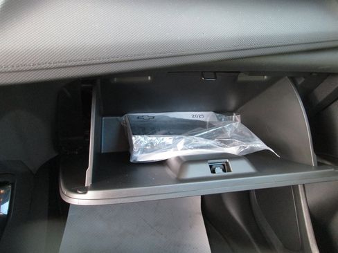 Used 2025 Chevrolet TrailBlazer LT image 15