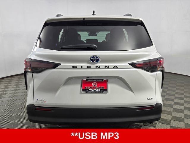 Used 2025 Toyota Sienna XLE FWD image 7