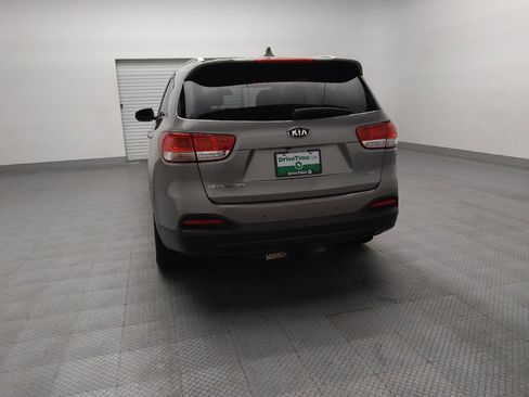 Used 2018 Kia Sorento FWD image 6