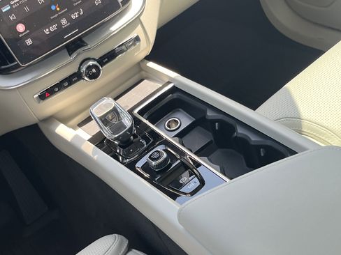 Used 2026 Volvo XC60 B5 Ultra w/ Protection Package Premier image 50