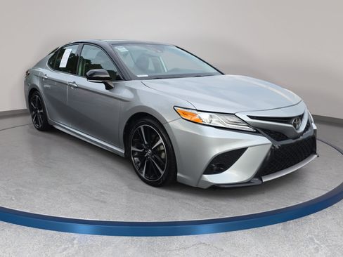 Used 2020 Toyota Camry XSE FWD image 3