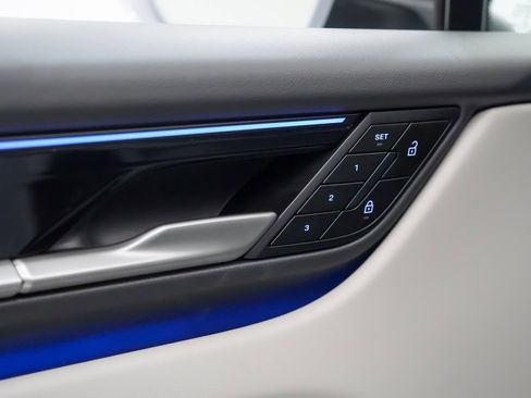 Used 2025 Porsche Macan 4 Electric image 22