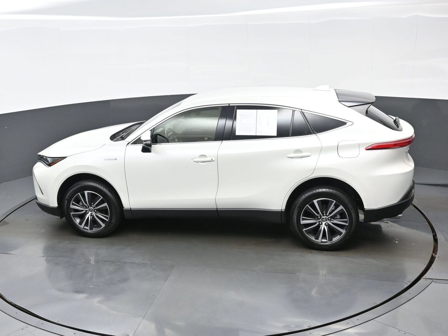 Used 2021 Toyota Venza LE AWD/4WD image 37