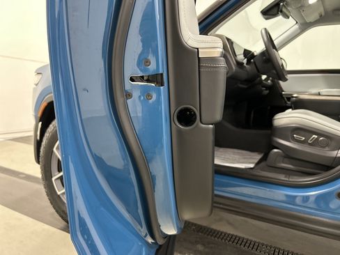 Used 2023 Rivian R1S Adventure AWD/4WD image 32