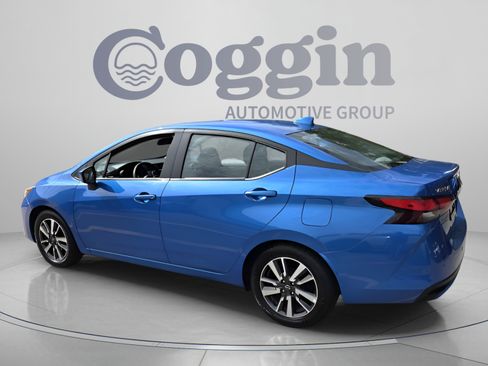 Used 2024 Nissan Versa SV FWD image 3