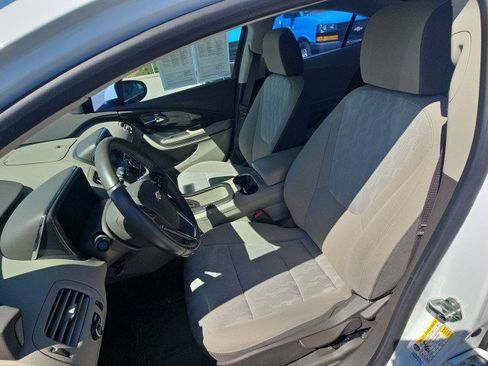 Used 2015 Chevrolet Volt FWD image 17