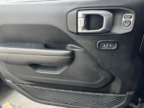 Used 2020 Jeep Wrangler Sport AWD/4WD image 21