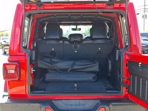 Used 2022 Jeep Wrangler Unlimited Sahara w/ LED Lighting Group AWD/4WD image 28