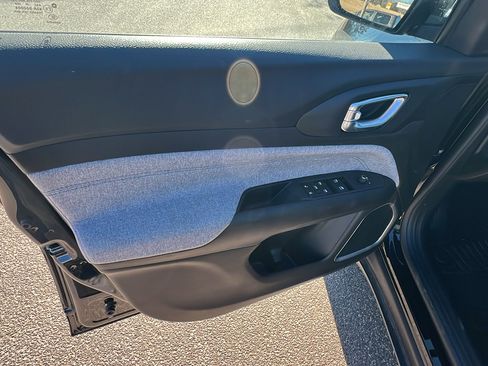 Certified 2025 Jeep Compass Sport image 14