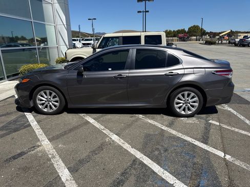 Used 2019 Toyota Camry LE FWD image 2