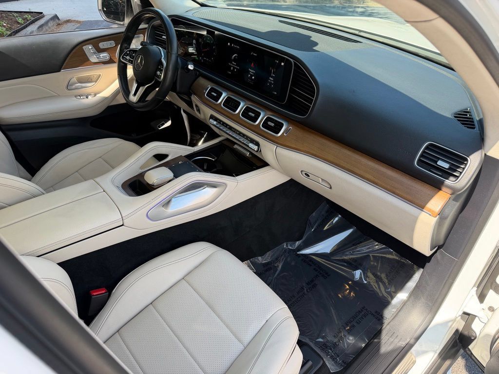 Used 2022 Mercedes-Benz GLE 450 4MATIC w/ AMG Line Exterior image 32