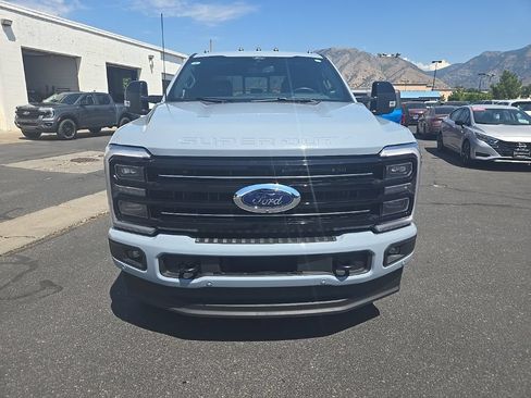 Used 2025 Ford F350 Platinum AWD/4WD image 2