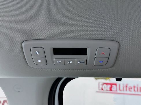 Used 2026 Kia Carnival EX image 29