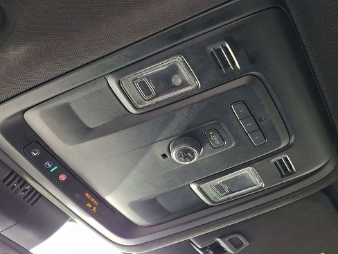 Used 2023 Chevrolet Suburban LT image 28