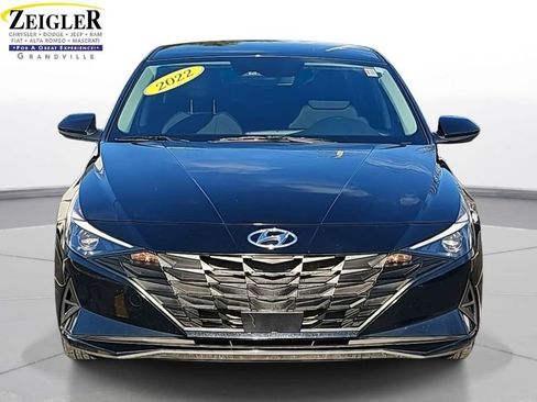 Used 2022 Hyundai Elantra SEL w/ Convenience Package image 2