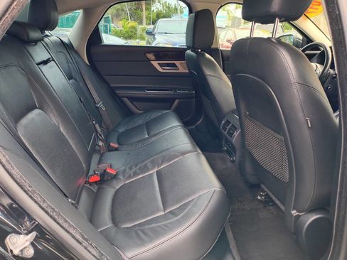 Used 2016 Jaguar XF Prestige image 40