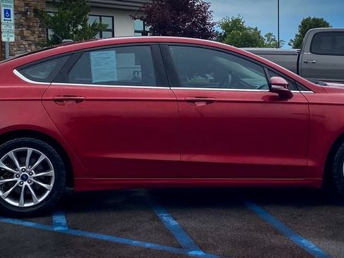 Used 2017 Ford Fusion SE w/ Fusion SE Technology Package FWD image 13