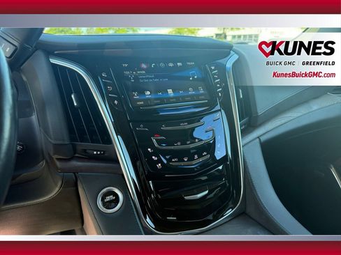 Used 2016 Cadillac Escalade Luxury AWD/4WD image 29