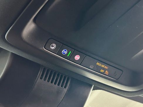 Used 2025 Chevrolet Suburban LT image 60