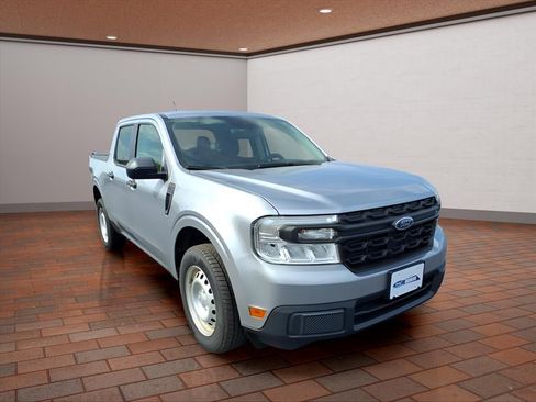 Used 2022 Ford Maverick XL image 2