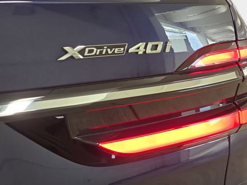 Used 2023 BMW X7 xDrive40i w/ Executive Package image 32