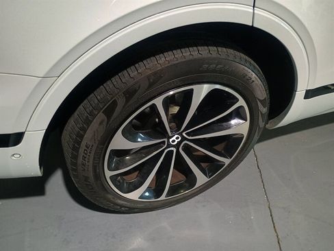 Used 2019 Bentley Bentayga AWD/4WD image 43