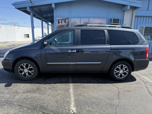 Used 2014 Kia Sedona EX w/ Luxury Package image 2