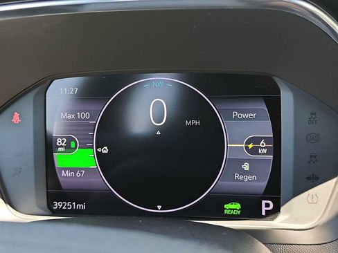 Used 2022 Chevrolet Bolt EUV LT w/ Convenience Package FWD image 21