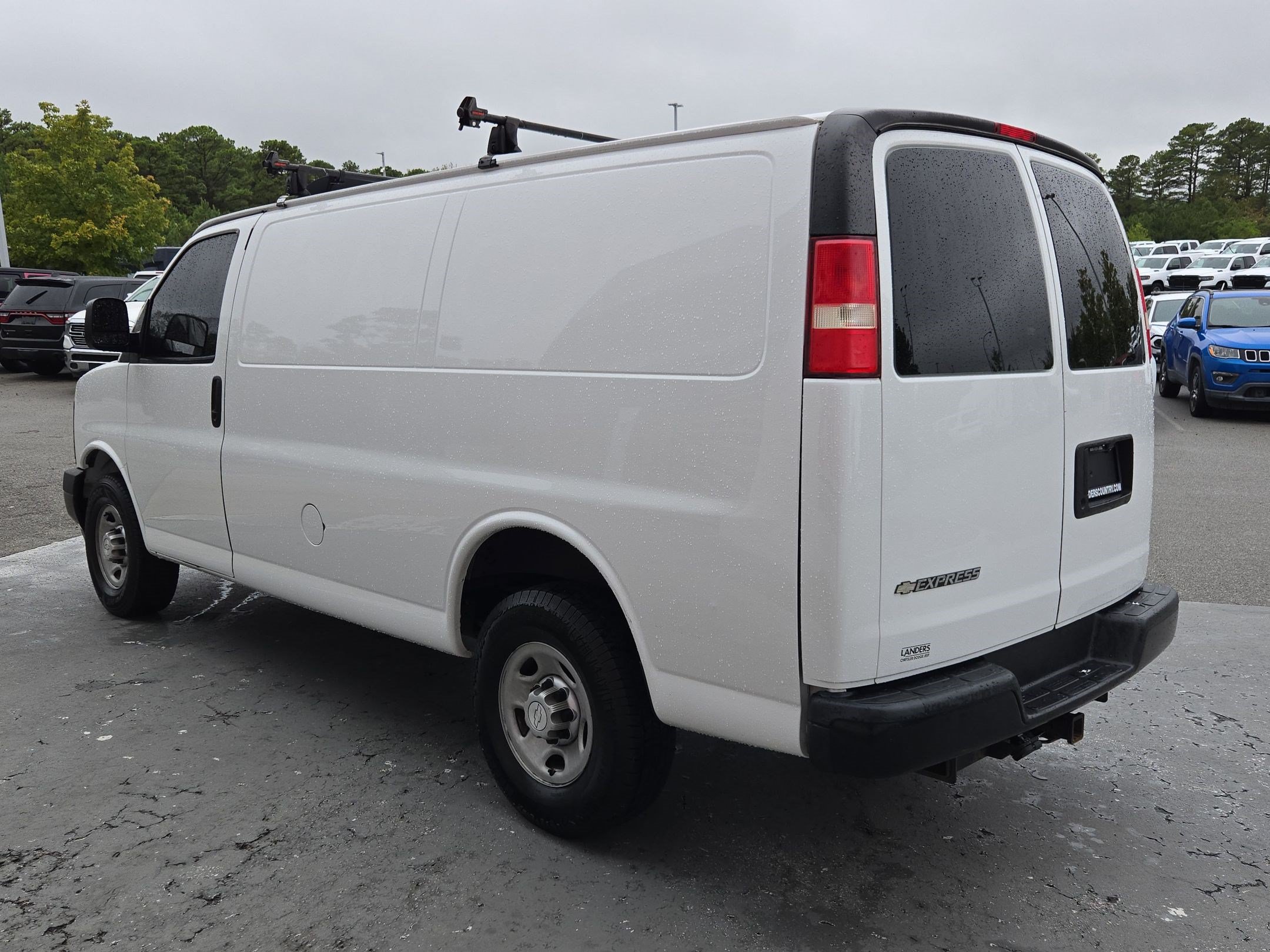 Used 2017 Chevrolet Express 2500 RWD image 5