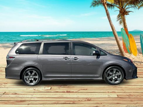 Used 2020 Toyota Sienna SE w/ SE Preferred Package image 7