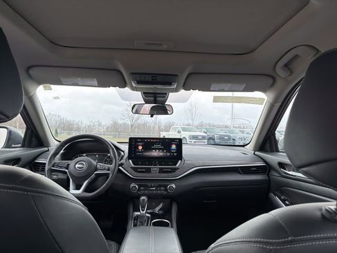 Used 2025 Nissan Altima 2.5 SL FWD image 16