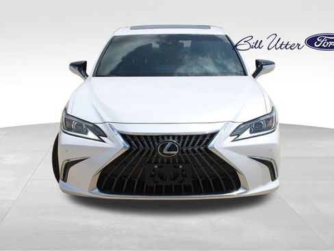 Used 2025 Lexus ES 350 w/ Premium Package FWD image 2